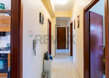 Hall / corridoio - Trilocale Via Taro
 
43, Acireale - foto 4