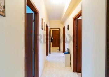 Hall / corridoio - Trilocale Via Taro
 
43, Acireale - foto 17