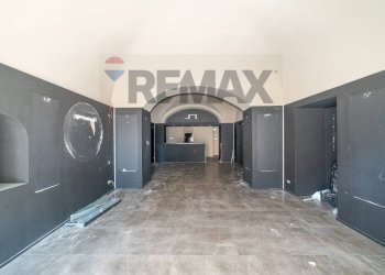 Hall / corridoio - Locale Commerciale Piazza Federico Di Svevia
 
45, Catania - foto 6
