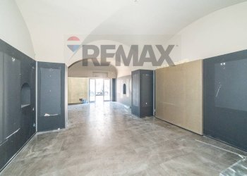 Hall / corridoio - Locale Commerciale Piazza Federico Di Svevia
 
45, Catania - foto 15