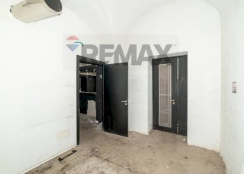 Stanza vuota - Locale Commerciale Piazza Federico Di Svevia
 
45, Catania - foto 21