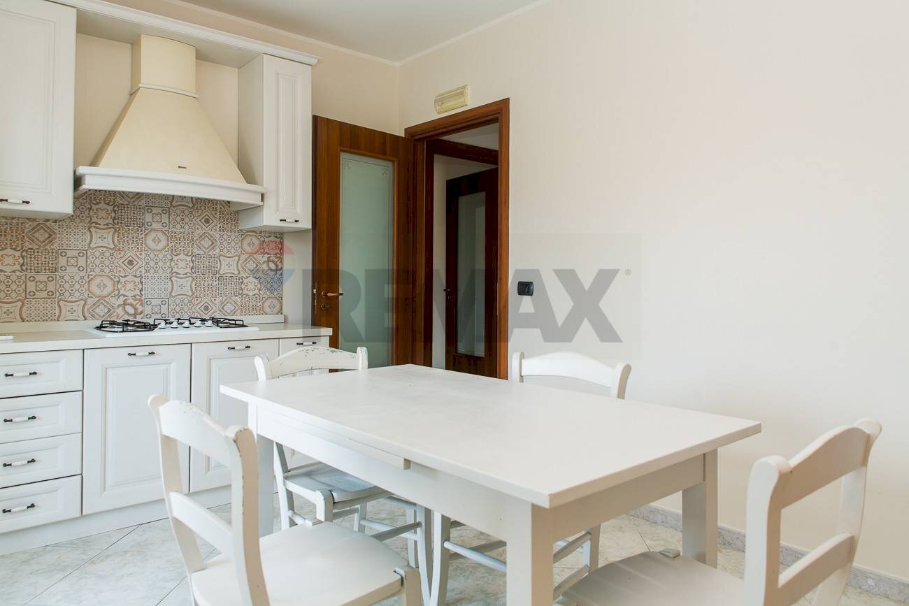 Sala da pranzo - Quadrilocale Via Carico
 
23, Acireale - foto 3