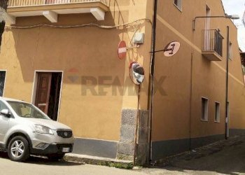 Edificio all\'aperto - Casa semi indipendente Via Libertà
 
57, Riposto - foto 1