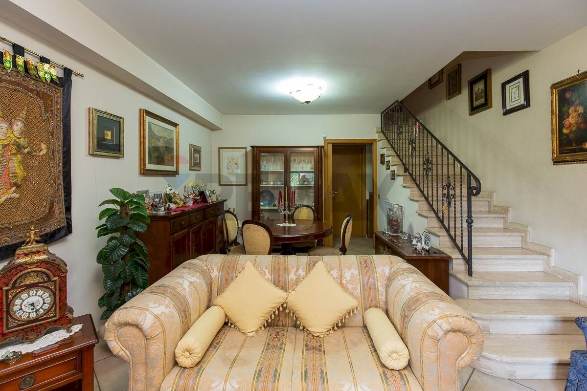 Sala da pranzo - Villa a Schiera Via Pizzo Maugeri
 
2, Valverde - foto 2