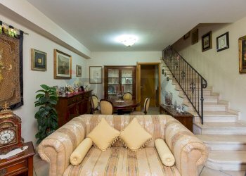 Sala da pranzo - Villa a Schiera Via Pizzo Maugeri
 
2, Valverde - foto 2