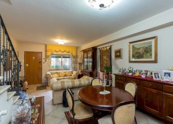 Sala da pranzo - Villa a Schiera Via Pizzo Maugeri
 
2, Valverde - foto 3