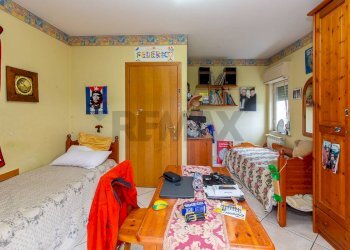 Camera / camera da letto - Villa a Schiera Via Pizzo Maugeri
 
2, Valverde - foto 35