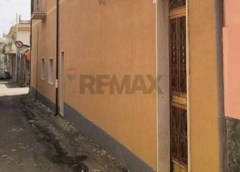 Edificio all\'aperto - Casa semi indipendente Via Giuseppe Arimondi
 
8, Riposto - foto 4