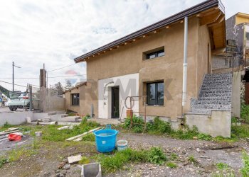 Casa all\'aperto - Villa via giacomo matteotti
 
51, Aci Sant'Antonio - foto 5