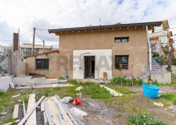 Casa all\'aperto - Villa via giacomo matteotti
 
51, Aci Sant'Antonio - foto 8