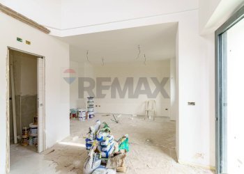 Stanza vuota - Villa via giacomo matteotti
 
51, Aci Sant'Antonio - foto 13