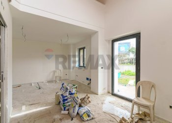 Stanza vuota - Villa via giacomo matteotti
 
51, Aci Sant'Antonio - foto 14