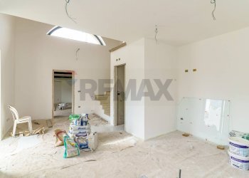 Stanza vuota - Villa via giacomo matteotti
 
51, Aci Sant'Antonio - foto 16