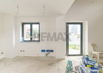 Stanza vuota - Villa via giacomo matteotti
 
51, Aci Sant'Antonio - foto 19