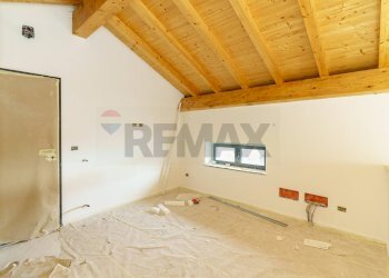 Stanza vuota - Villa via giacomo matteotti
 
51, Aci Sant'Antonio - foto 31