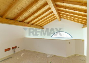 Stanza vuota - Villa via giacomo matteotti
 
51, Aci Sant'Antonio - foto 35