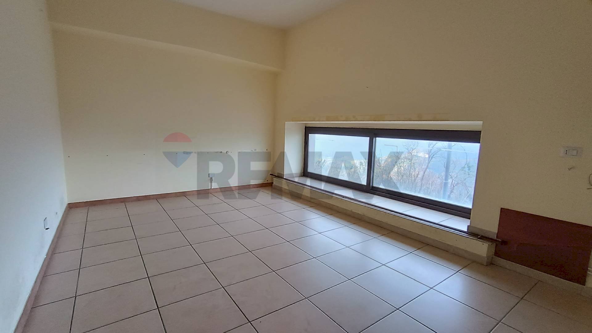 Stanza vuota - Locale Commerciale Corso Sicilia
 
73, Enna - foto 1