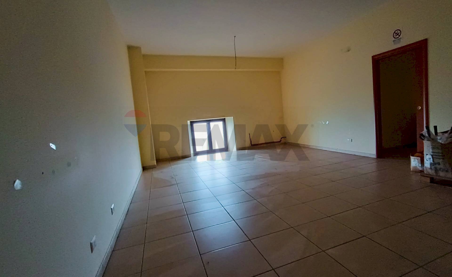 Stanza vuota - Locale Commerciale Corso Sicilia
 
73, Enna - foto 1