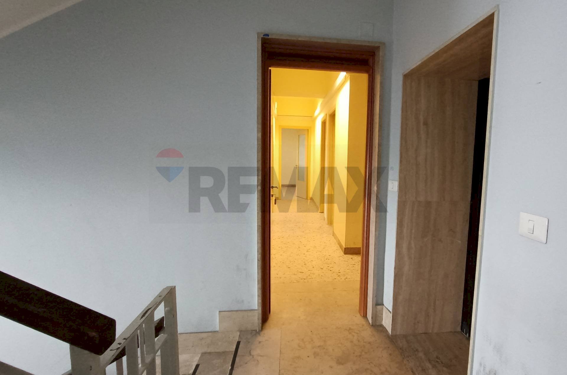 Hall / corridoio - Ufficio Corso Sicilia
 
73, Enna - foto 3