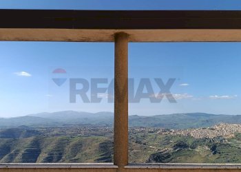 Vista delle montagne - Stabile - Palazzo Corso Sicilia
 
73, Enna - foto 6