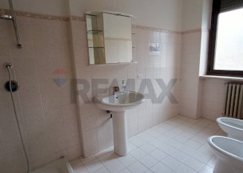 Bagno - Stabile - Palazzo Corso Sicilia
 
73, Enna - foto 26