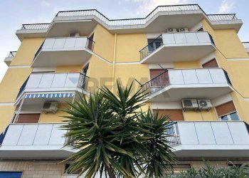 Edificio all\'aperto - Four-room apartment via Giordano e Marando
 
3, Manfredonia - photo 1