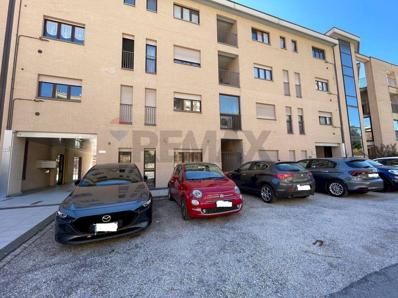 Edificio all\'aperto - Locale Commerciale Via A. Colagrande
 
2/B, L'Aquila - foto 1