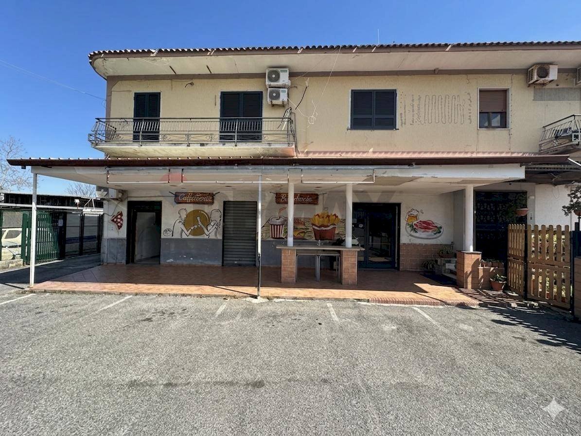 Casa all\'aperto - Locale Commerciale via campana
 
240, Pozzuoli - foto 1