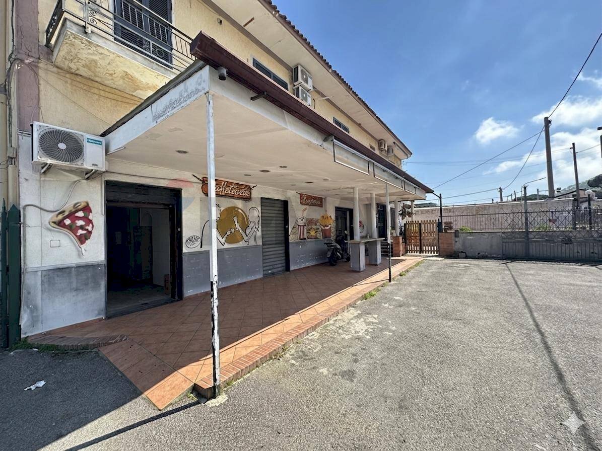 Terrazza - Locale Commerciale via campana
 
240, Pozzuoli - foto 2