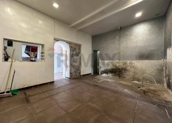 Stanza vuota - Locale Commerciale via campana
 
240, Pozzuoli - foto 8