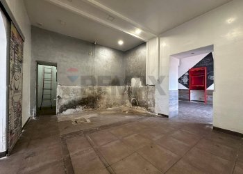 Stanza vuota - Locale Commerciale via campana
 
240, Pozzuoli - foto 15