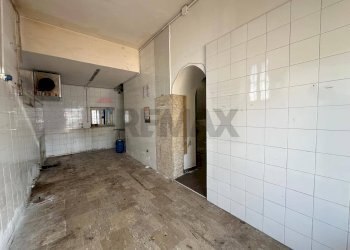 Stanza vuota - Locale Commerciale via campana
 
240, Pozzuoli - foto 18