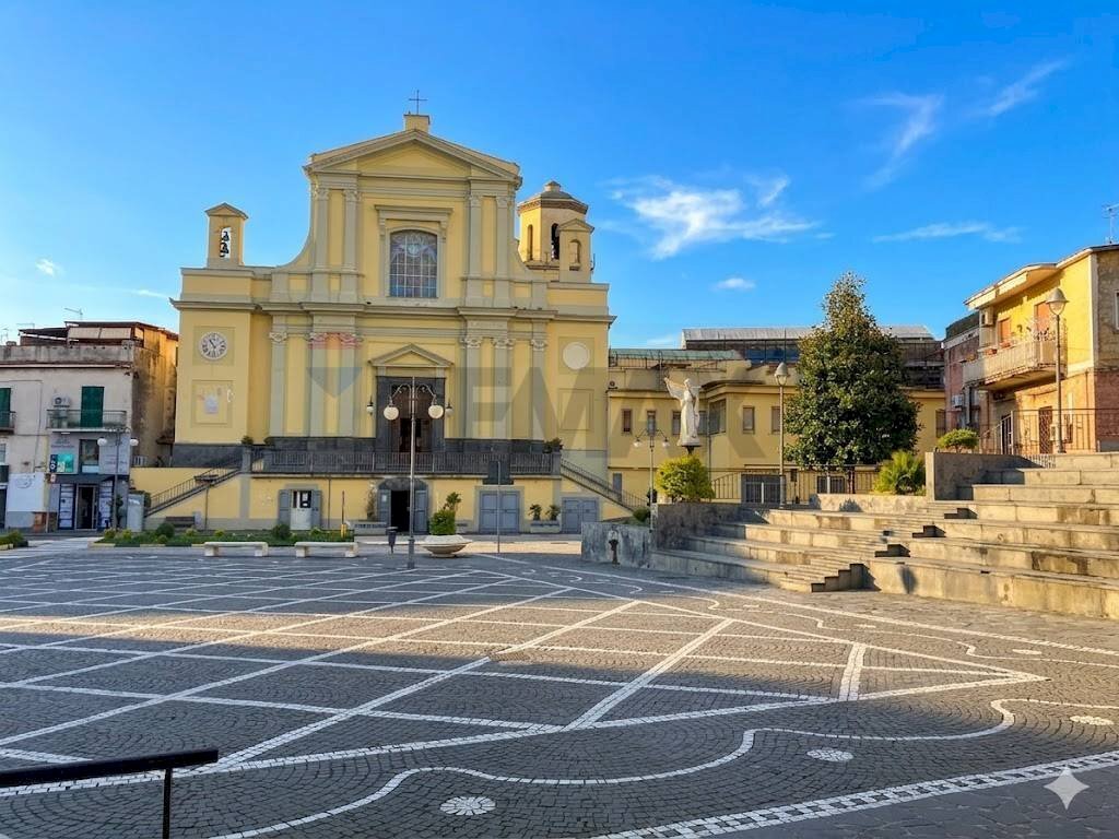 Edificio all\'aperto - Trilocale Piazza Nicola Amodio
 
15, Pollena Trocchia - foto 1