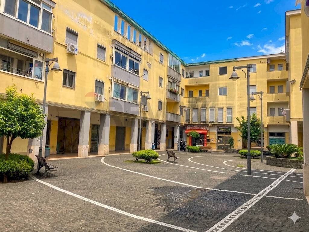 Edificio all\'aperto - Trilocale Piazza Nicola Amodio
15, Pollena Trocchia - foto 2