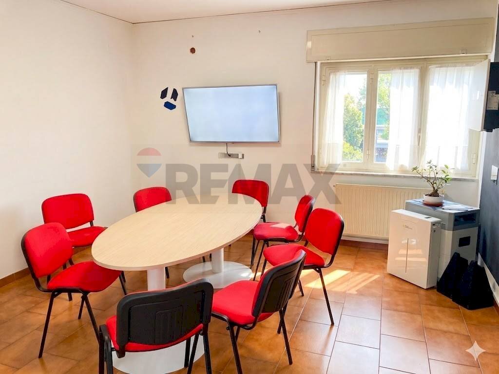 Sala da pranzo - Trilocale Piazza Nicola Amodio
15, Pollena Trocchia - foto 3