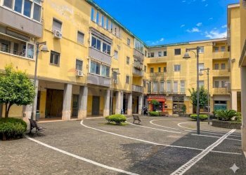 Edificio all\'aperto - Three-room apartment Piazza Nicola Amodio
 
15, Pollena Trocchia - photo 2
