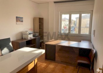 Ufficio - Three-room apartment Piazza Nicola Amodio
 
15, Pollena Trocchia - photo 4