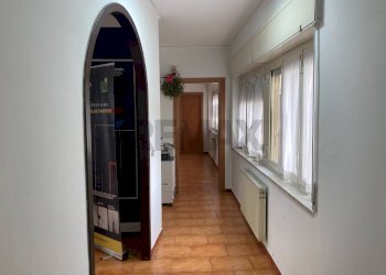 Hall / corridoio - Three-room apartment Piazza Nicola Amodio
 
15, Pollena Trocchia - photo 7