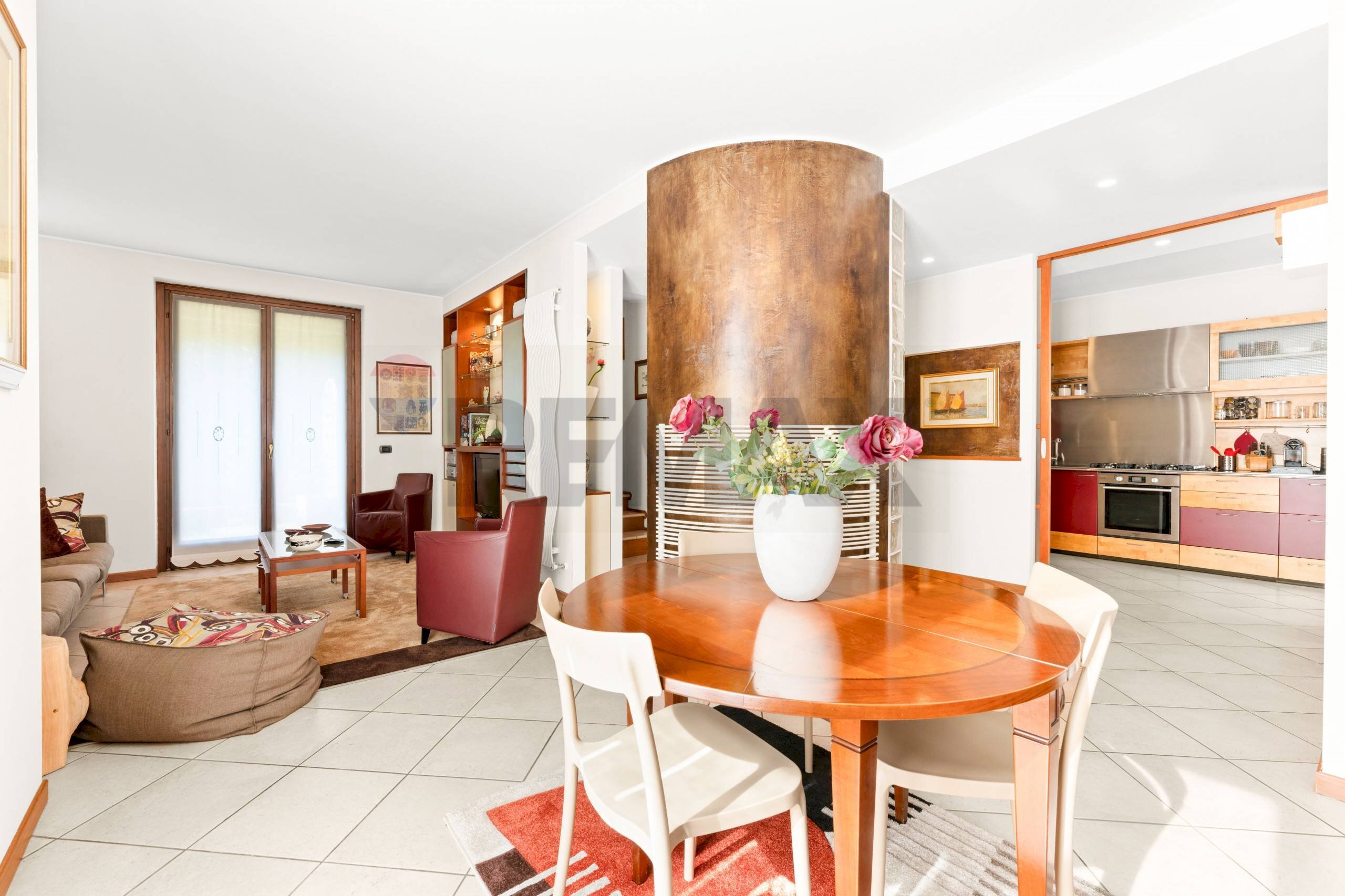 Sala da pranzo - Villa Via Bernina
 
16, Camparada - foto 2