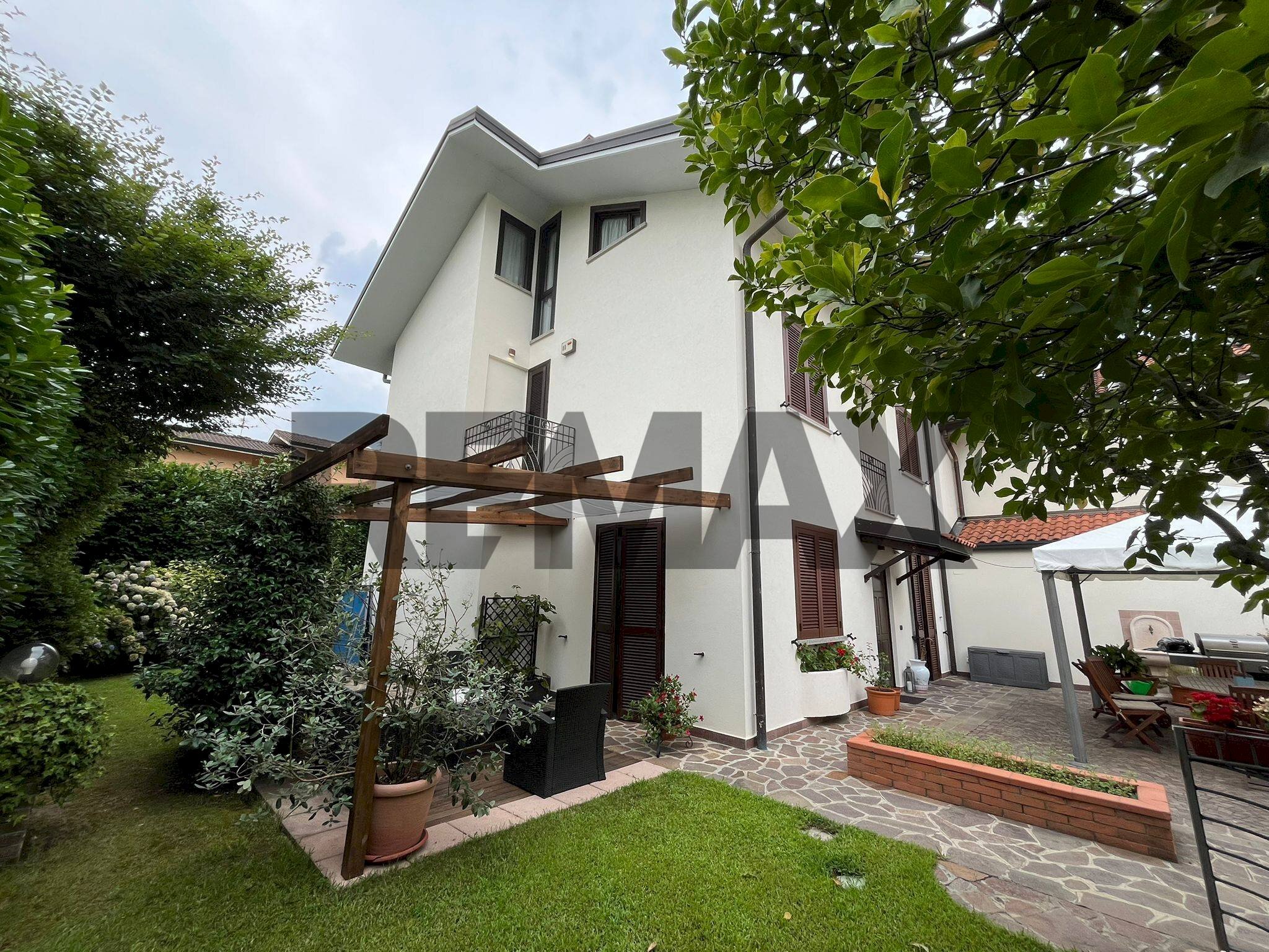Casa all\'aperto - Villa Via Bernina
 
16, Camparada - foto 1