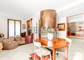 Sala da pranzo - Villa Via Bernina
 
16, Camparada - foto 2