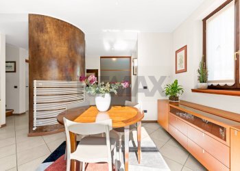 Sala da pranzo - Villa Via Bernina
 
16, Camparada - foto 3