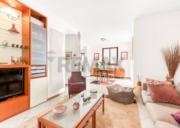 Sala da pranzo - Villa Via Bernina
 
16, Camparada - foto 6