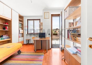 Camera / camera da letto - Villa Via Bernina
 
16, Camparada - foto 16