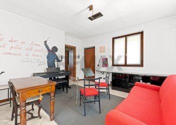 Sala da pranzo - Villa Via Bernina
 
16, Camparada - foto 32