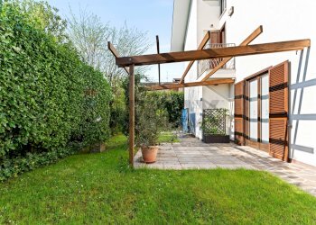 Giardino - Villa Via Bernina
 
16, Camparada - foto 44