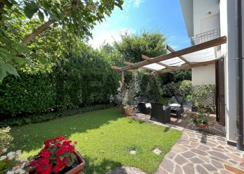 Giardino - Villa Via Bernina
 
16, Camparada - photo 47