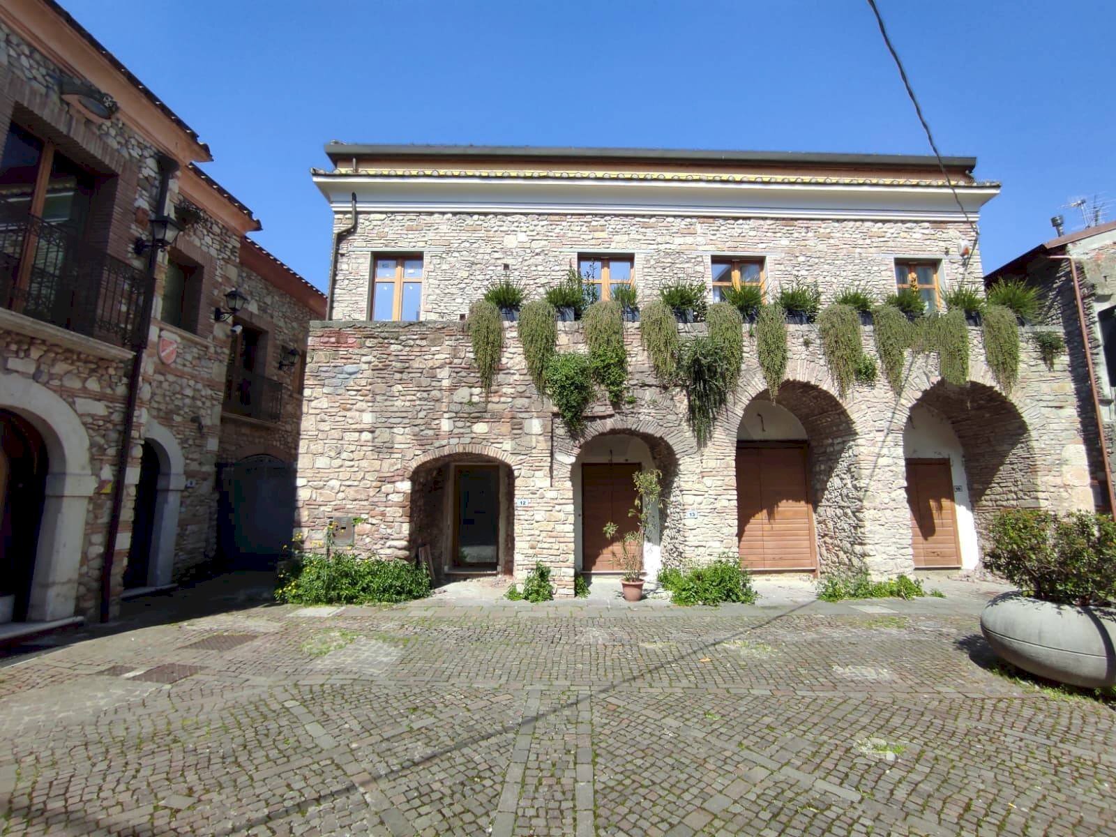 Casa all\'aperto - Locale Commerciale Benevento - foto 1