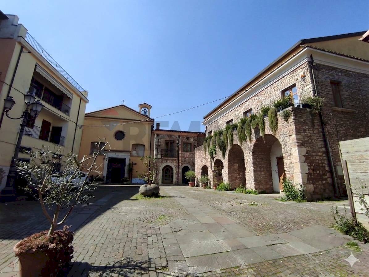 Edificio all\'aperto - Locale Commerciale Benevento - foto 2