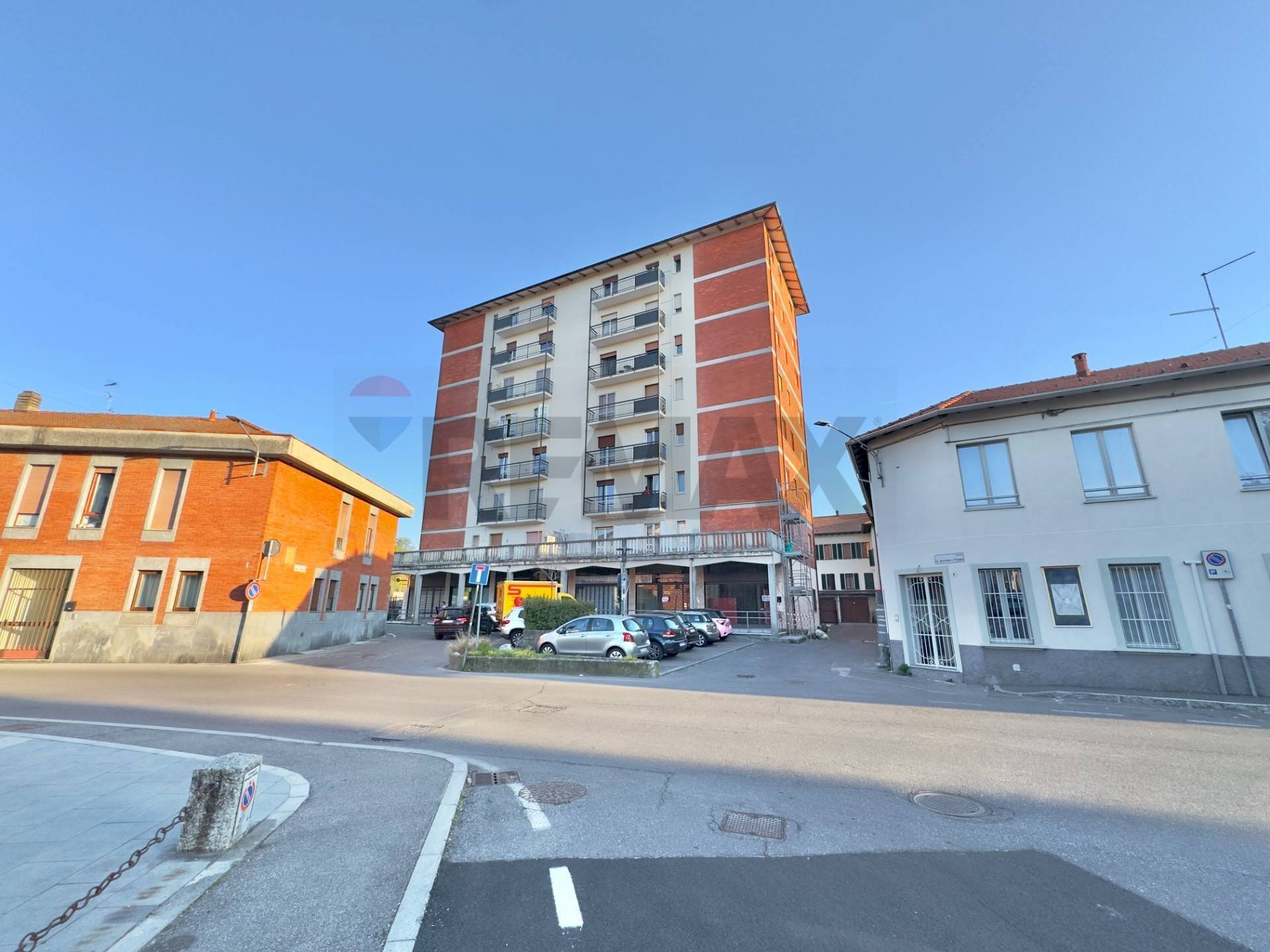 Edificio all\'aperto - Negozio Piazza Ss Giacomo e Filippo
 
10, Venegono Inferiore - foto 1